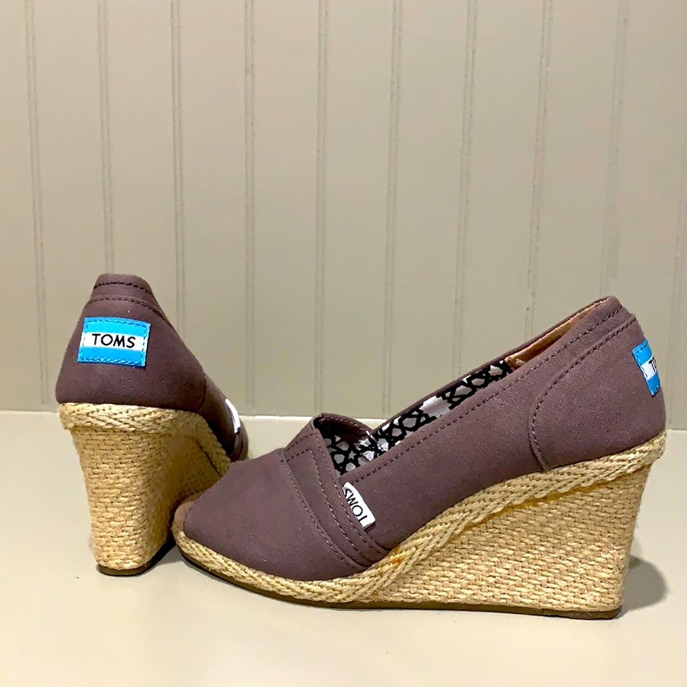 TOMS Wedges Canvas Classic Slip On Size 6